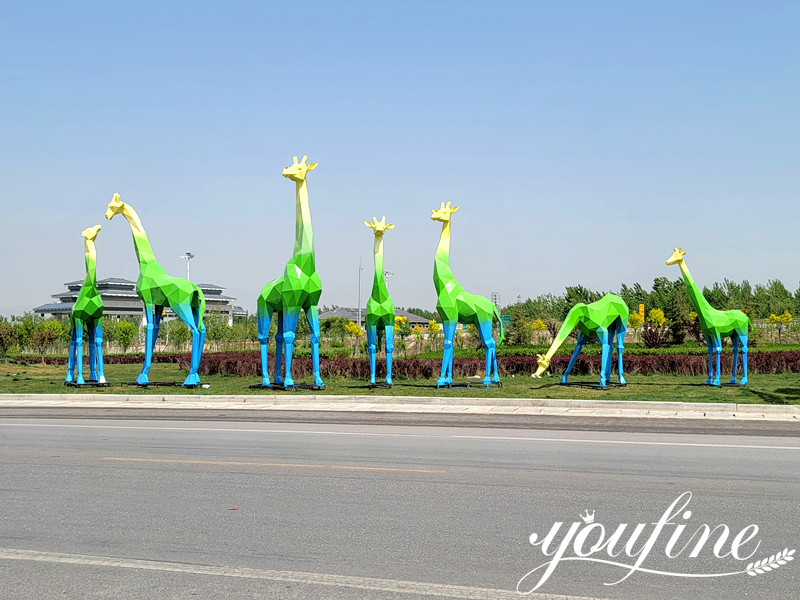 stainless-steel-giraffe-statues